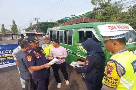 DISHUB POLRES DEMAK GELAR  CHECK D