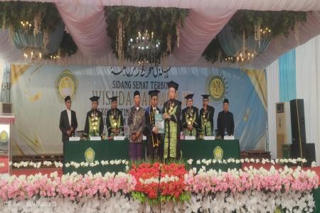 GELAR WISUDA KEIV STAI DUBA SEBANYAK 8