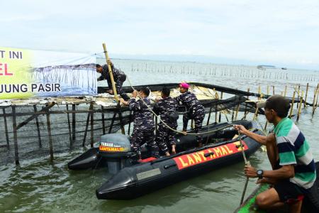 TNI AL BERSAMA MASYARAKAT PESISIR BONG