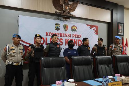 Polisi Tangkap Pria Bersenjata Tajam dan Mengaku Anggota Kostrad Usai 
