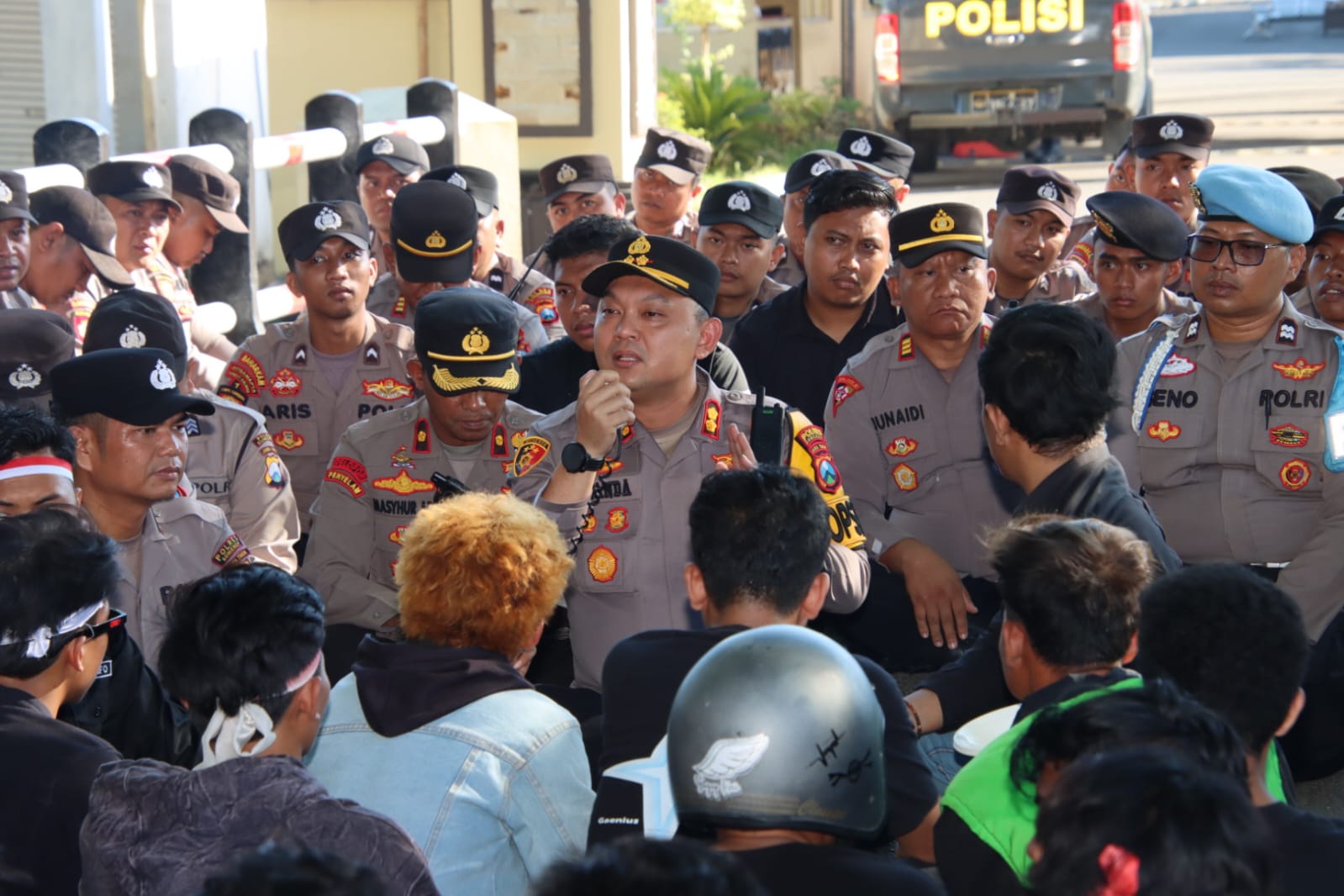 Kapolres Sumenep Turun Langsung Temui Massa Aksi Aliansi Masyarakat Sumenep