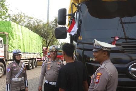 Tanamkan Cinta Tanah Air Polres Pelabu