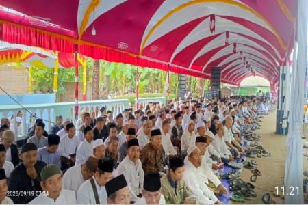 Maulid Akbar di Masjid Jami Al Makmur Sinanggul Jepara Hadir Puluhan R