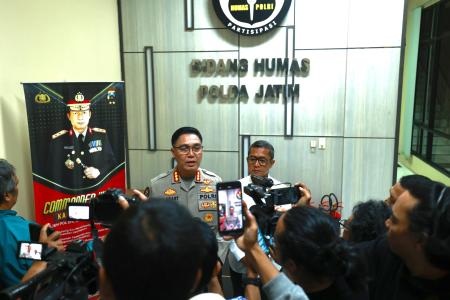 Polda Jatim Kembalikan Buku Sitaan yang Tidak Terkait dengan Tindak Pi