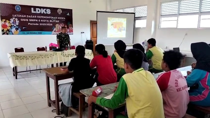 Danramil Sananwetan Beri Pembekalan Bela Negara pada Peserta LDKS SMPN 6 Kota Blitar
