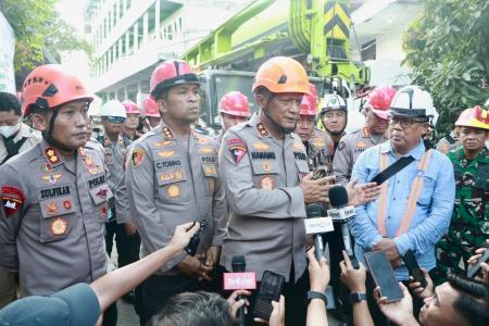 KAPOLDA JATIM TINJAU EVAKUASI KORB