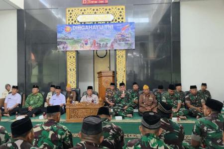Doa Bersama Di Masjid Al Ikhlas Kodim 0808Blitar Memperingati HUT Ke 8