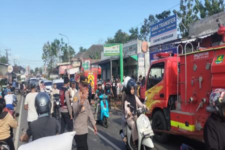 KEBAKARAN TOKO LAUNDRY DI PASAR JE
