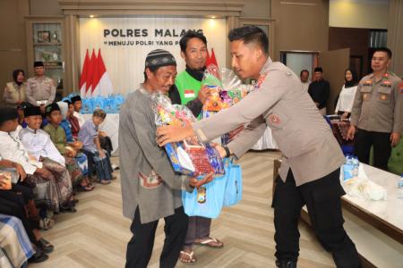 Polres Malang Gelar Khitan Massal Gratis Puluhan Anak Dapat Bingkisan 