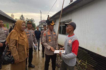 Polres Probolinggo Bantu Warga
