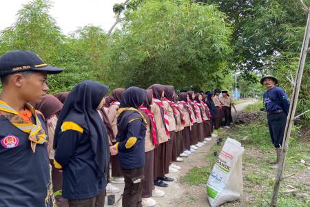 Perhutani Semarang Ajak Pramuka Tanam Pohon