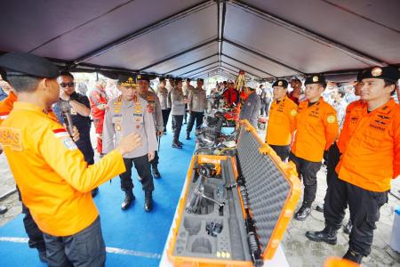 Kapolri Cek Langsung PersonelSarpras Polda DIY Pastikan Siap Hadapi Po