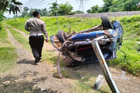 Unit Laka Polres Pasuruan Bergerak Cepat Tangani Tabrakan MobilKereta 