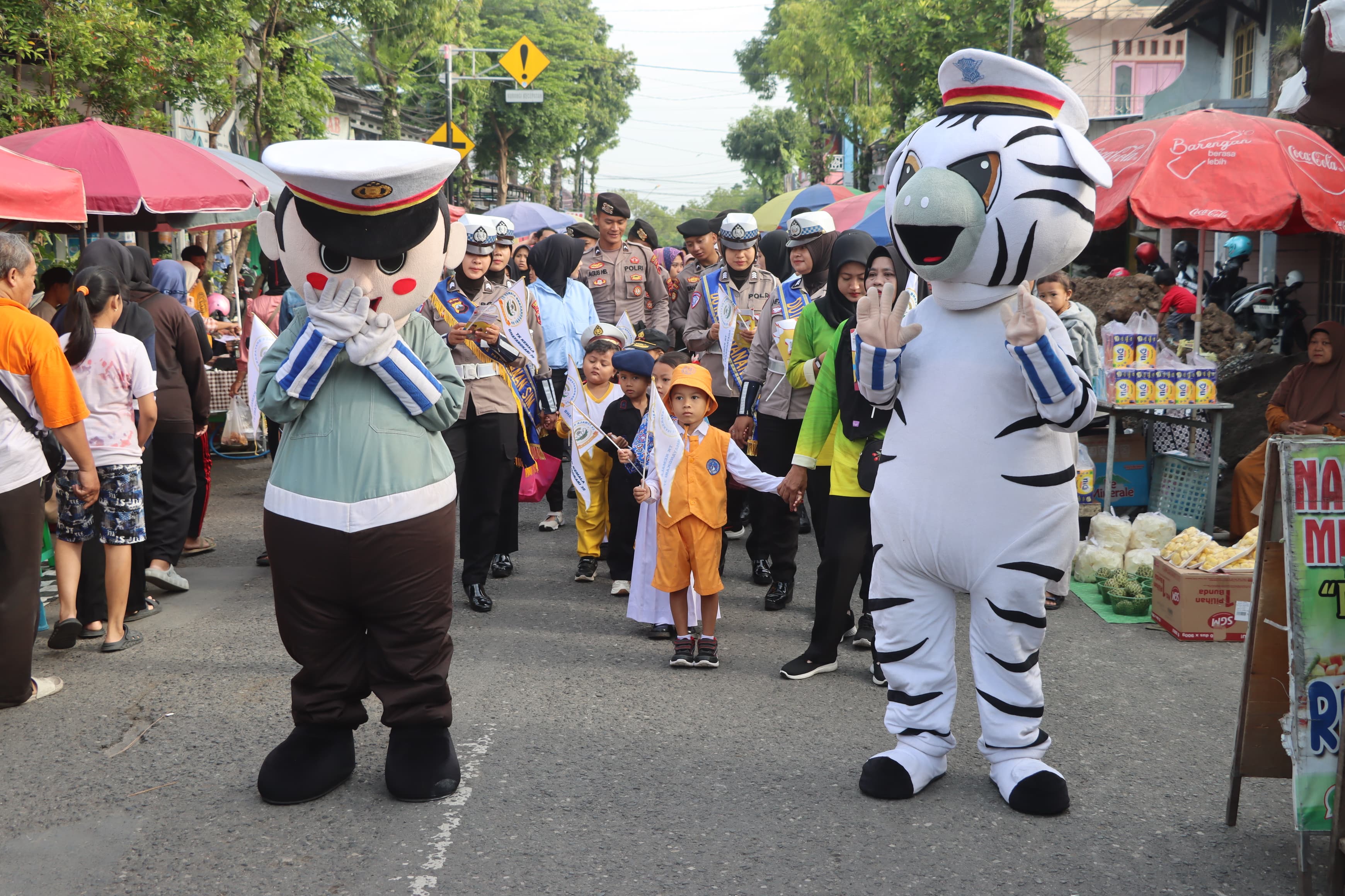  Sosialisasi PPDB TK Kemala Bhayangkari Digelar di Alun Alun Demak Bersamaan Peringatan Hari AIDS Se