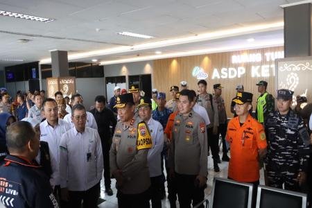 Kapolda Jatim Tinjau Pos Terpadu Pelab