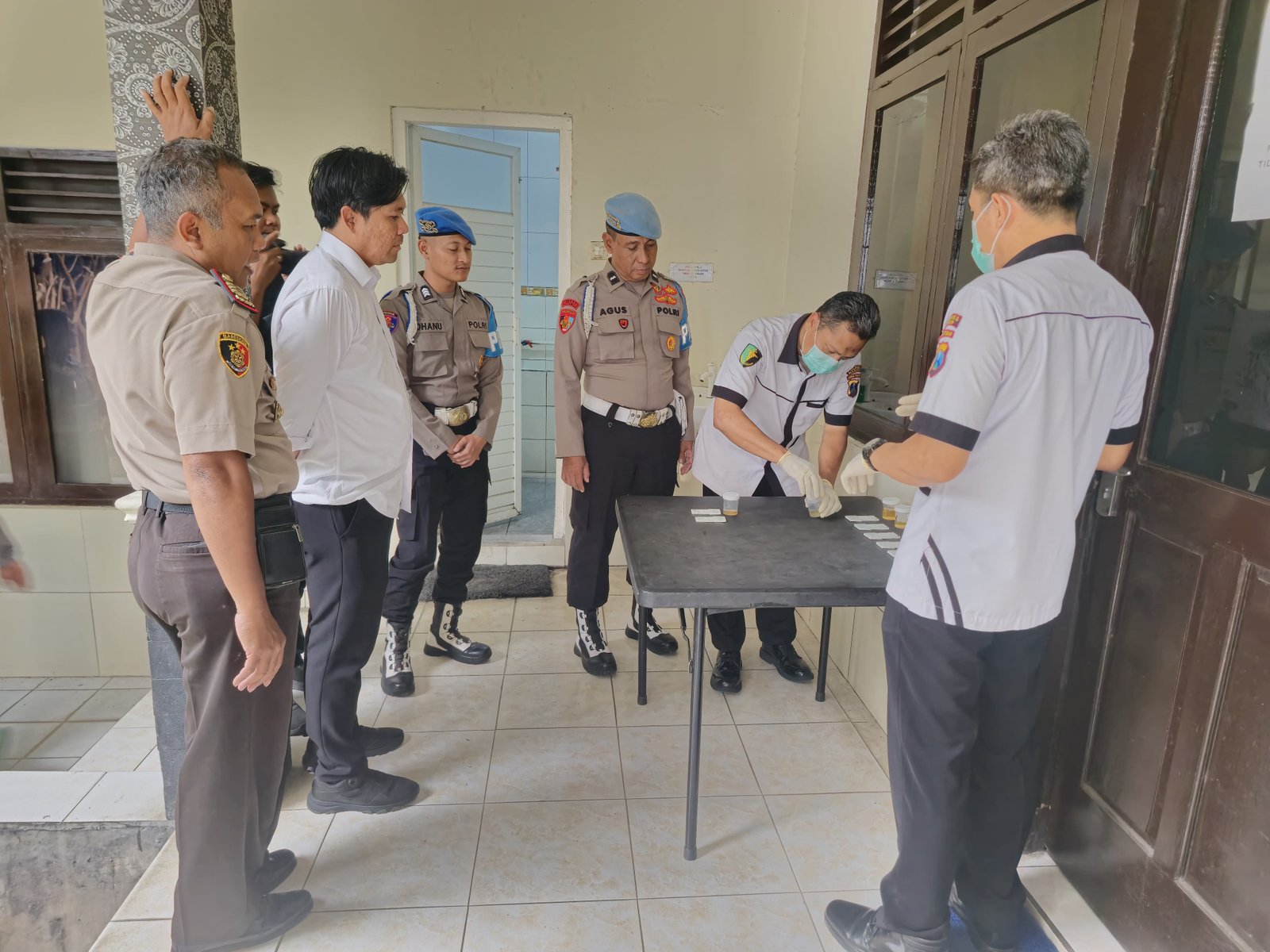 Mendadak! Polres Madiun Gelar Test Urine Bagi PJU dan Kapolsek, Wujudkan Zero Narkoba