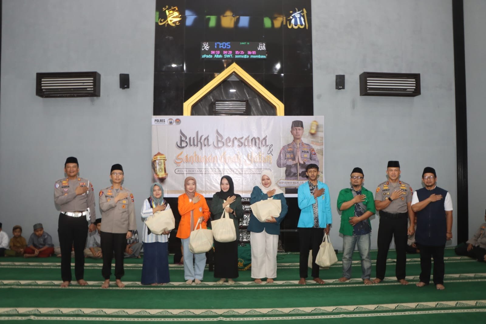 Buka Puasa Bareng Mahasiswa, Ormas dan Awak Media, Kapolres Trenggalek: Bangun Sinergitas Wujudkan T