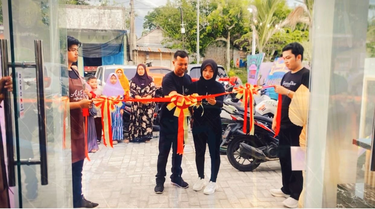 Bukan Sekadar Kopi: Misi Mulia Mbak Mar di Balik Kehangatan Grand Opening A&E Coffee Shop dengan San