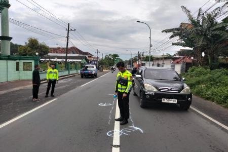 Kecelakaan Maut di Jalan Raya Gapura Mahasiswa Tewas Terpental ke Jalu