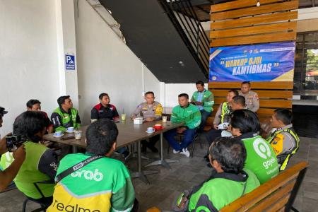 Operasi Keselamatan Semeru Polres Lamongan Ajak Ojol Jadi Pelopor Tert