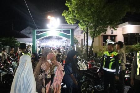 Polres Sumenep Amankan Sholat Tarawih 