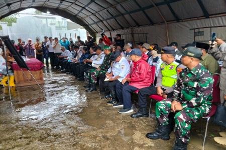 Gubernur Jateng Kunjungi  Warga Terdam