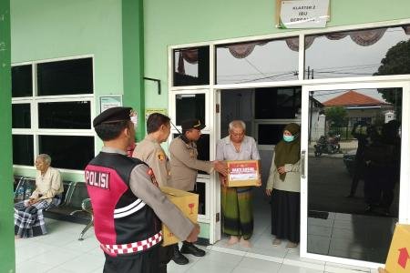Polres Probolinggo Salurkan Bansos unt