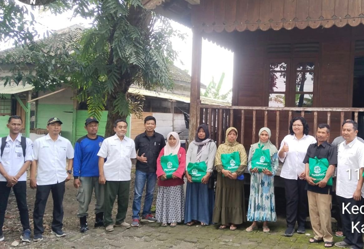 Perhutani KPH Semarang Tebar Kepedulian, 78 Mitra Terima Bingkisan Lebaran