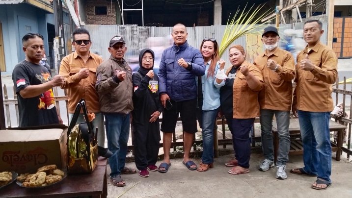 Ramadan di KBB: Ratusan Bungkus Takjil Dibagikan Gratis untuk Pengguna Jalan oleh LSM JEMBAR