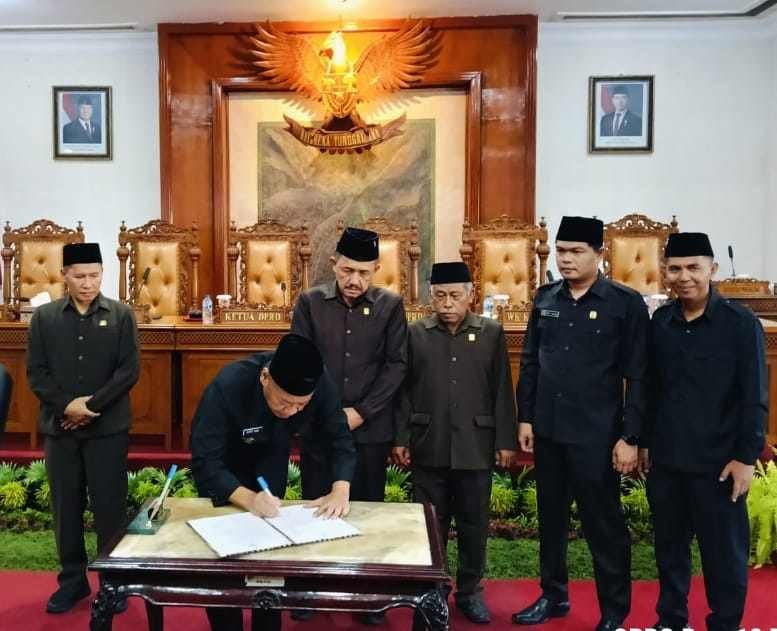 PERAN PENGAWASAN MENGUAT, DPRD TULUNH AGUNG BEDAH LKPJ 2025 DAN MATANGKAN PROPEMPERDA 2026  