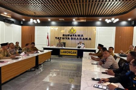 POLRES LAMONGAN ATENSI PERLINTASAN