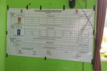 Niftakful Khobid Menang Telak 