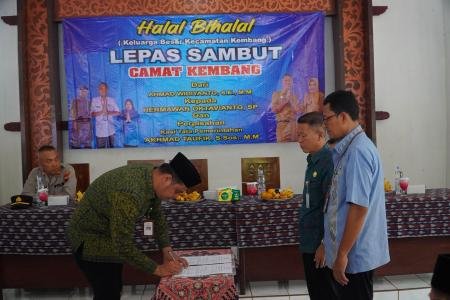 Kembang Diplot Jadi Percontohan Tepi J