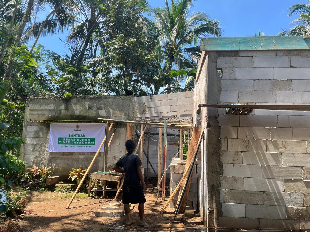 Haru Agus Menyaksikan Rumah Impiannya Mulai Berdiri Kokoh 