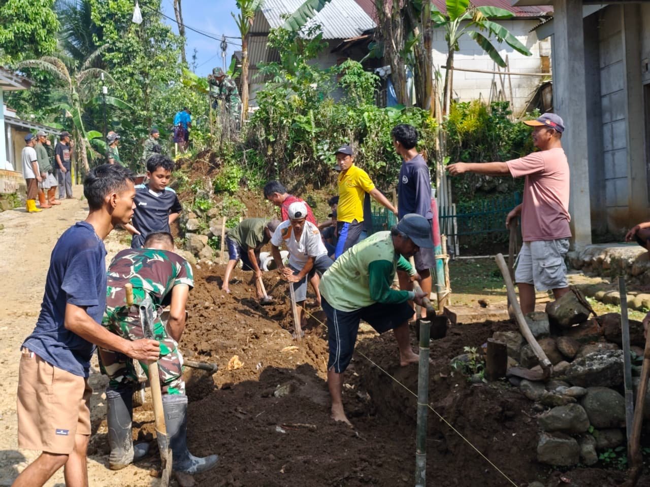 Gotong Royong Membangun Negeri dari Plosok Desa Krangean.
