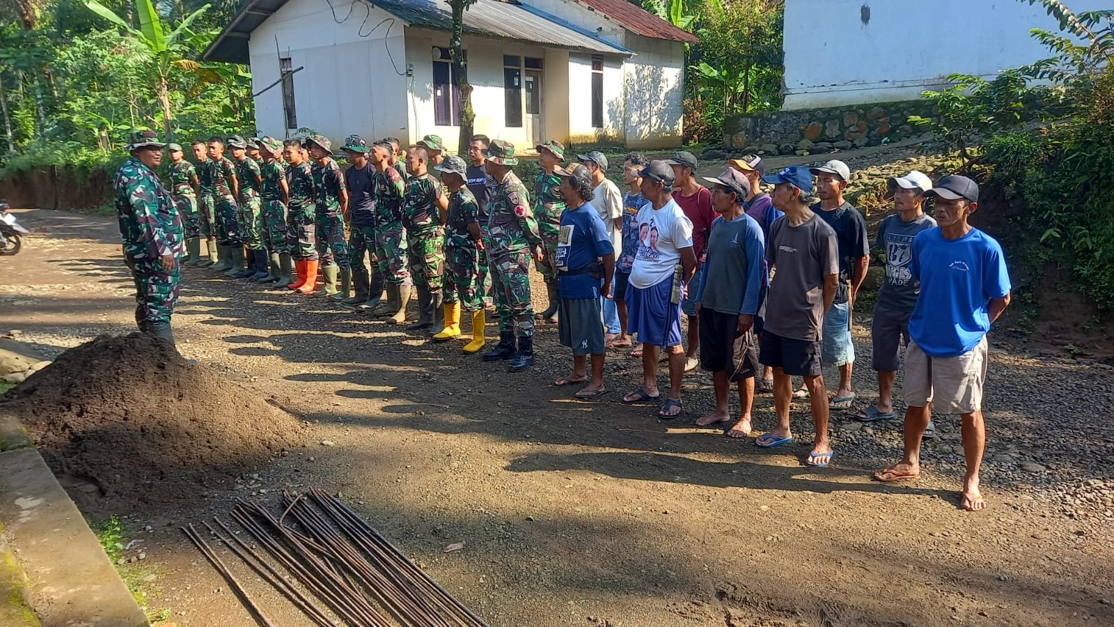 Semangat Tak Kenal Libur, Apel Pagi TMMD Tetap Digelar Demi Percepatan Pembangunan
