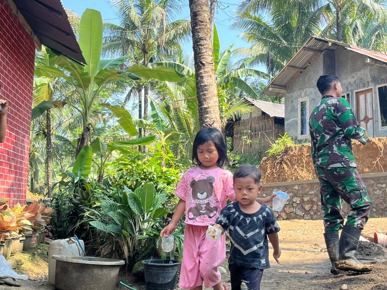 Senyum Intan di Tengah TMMD, Dari Sampah Jadi Berkah