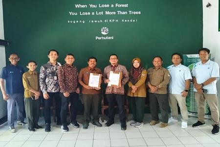 Perhutani Kendal Teken Kerja Sama dengan PLN Proyek SUTT 150 KV KITB B