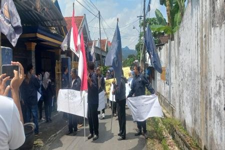 NasDem Trenggalek Gelar Aksi Damai Serentak Tolak Isu Merger dan Desak