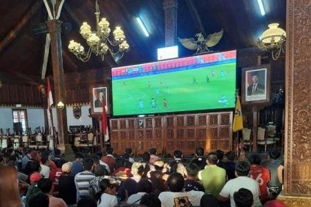 WARGA MASYARAKAT NOBAR DI PENDOPO 