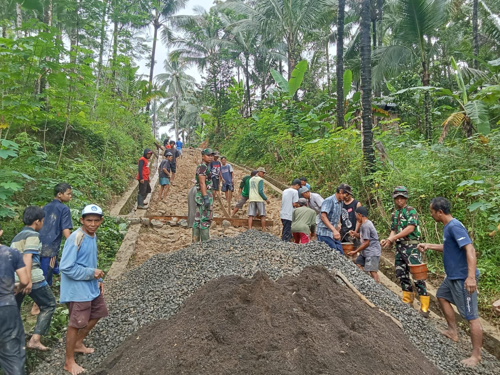 Sinergi Tanpa Batas, Tua dan Muda Bersatu dalam TMMD ke-128 Kodim 0702-Purbalingga