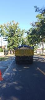 Truk Muatan Material Tanpa Terpal Melintas di Jalan Pabian, Warga Soroti Faktor Keselamatan