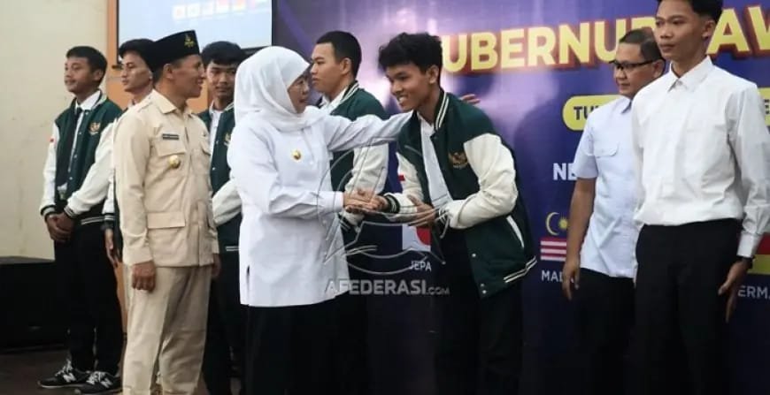 Gubernur Khofifah Lepas 898 Pelajar SMK Tulungagung Magang ke Luar Negeri  Tulung agung - Sebanyak 8