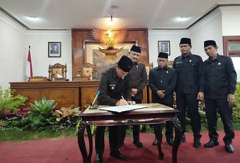 DPRD Tulungagung Tetapkan 5 Ranperda Jadi Perda, Perkuat Regulasi Desa, Pemuda, dan Pembangunan Daer