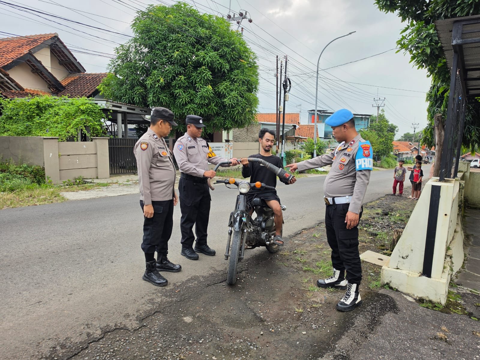Polsek Sukahaji Gelar Operasi Knalpot Brong, Warga Diimbau Tertib Berlalu Lintas