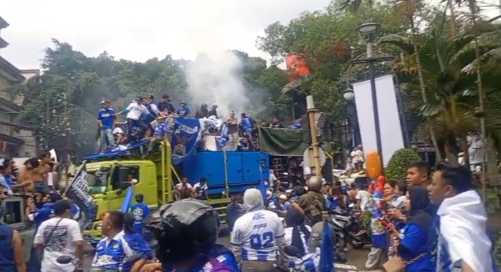 Persib Bandung Juara Liga 1 Indonesia 2026: Bobotoh Gelar Pesta Rakyat, Konvoi Meriah Penuhi Kota