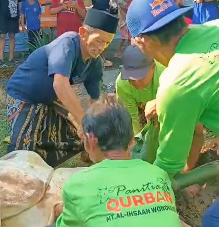 Iduladha Penuh Berkah di Sendangdawung, Musholla Al-Ihsaan Sembelih 10 Sapi dan 5 Kambing
