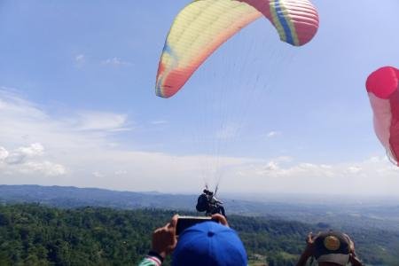 Wisata Curug Sewu Kini Punya Paralayang Wagub Jateng Langsung Coba Sen