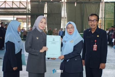 Bupati Kabupaten serang Pimpin