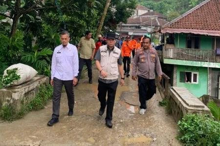 Pj Sekda Lebak Tinjau Lokasi Banjir di